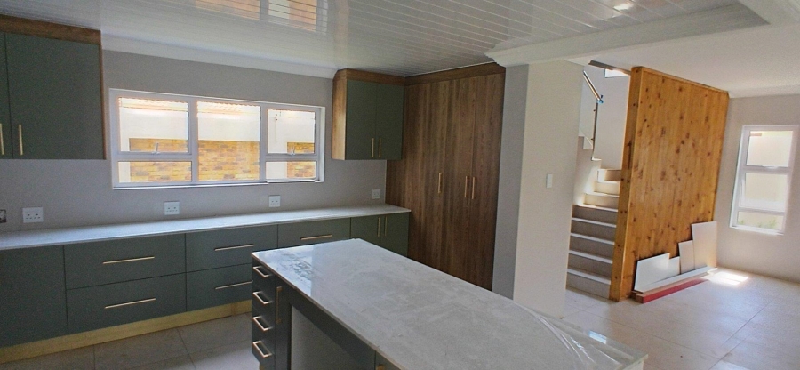 4 Bedroom Property for Sale in Beyerspark Gauteng