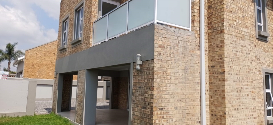 4 Bedroom Property for Sale in Beyerspark Gauteng