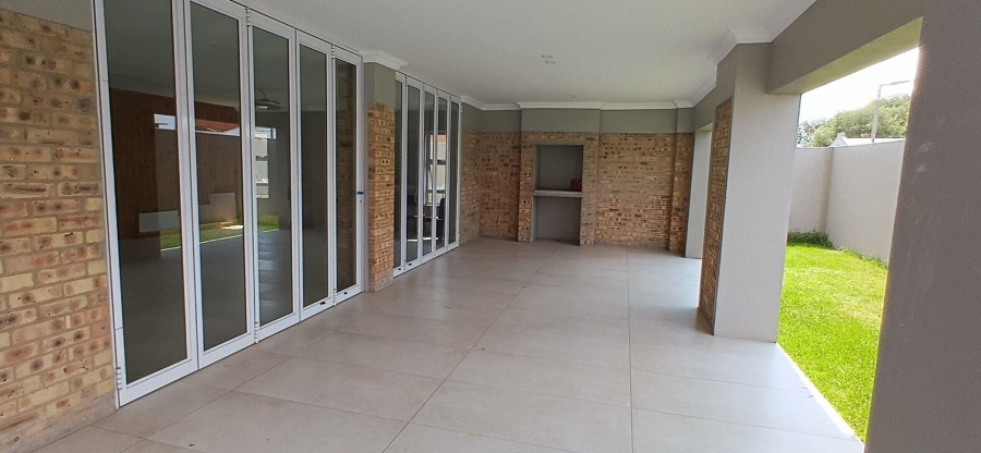 4 Bedroom Property for Sale in Beyerspark Gauteng