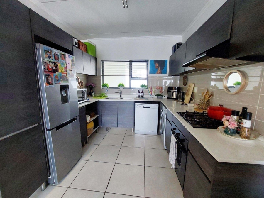 To Let 2 Bedroom Property for Rent in Bryanston Gauteng