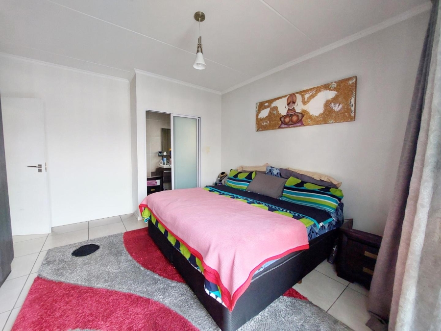 To Let 2 Bedroom Property for Rent in Bryanston Gauteng