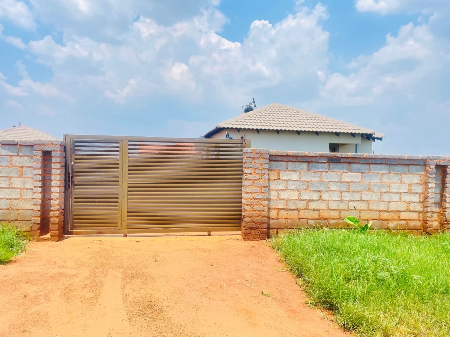 3 Bedroom Property for Sale in Lufhereng Gauteng