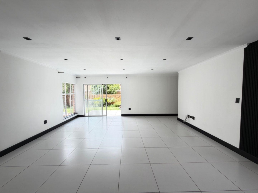 To Let 3 Bedroom Property for Rent in Beyerspark Gauteng