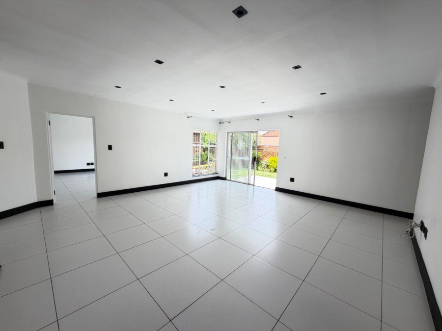 To Let 3 Bedroom Property for Rent in Beyerspark Gauteng