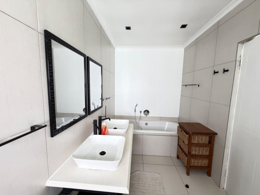 To Let 3 Bedroom Property for Rent in Beyerspark Gauteng