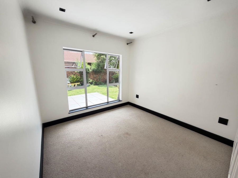 To Let 3 Bedroom Property for Rent in Beyerspark Gauteng