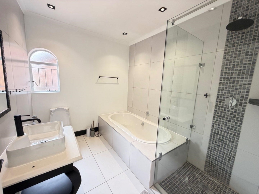 To Let 3 Bedroom Property for Rent in Beyerspark Gauteng