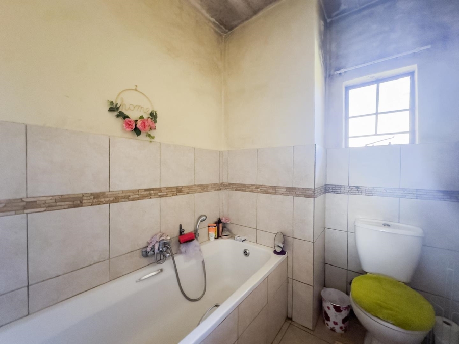 2 Bedroom Property for Sale in Dorandia Gauteng