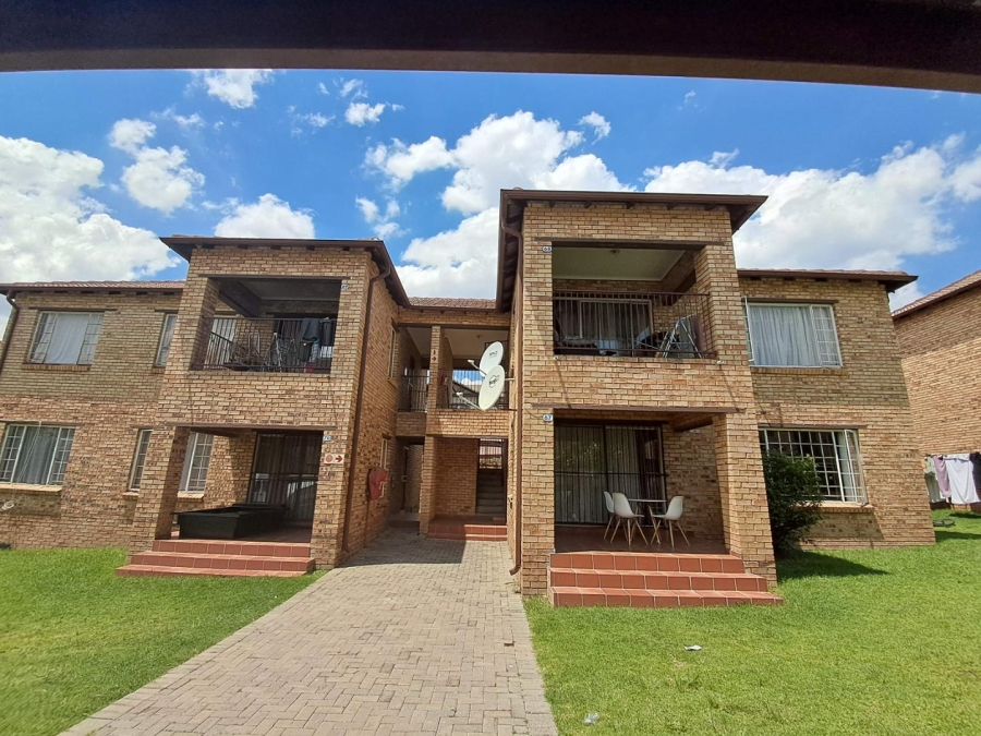 2 Bedroom Property for Sale in Noordwyk Gauteng