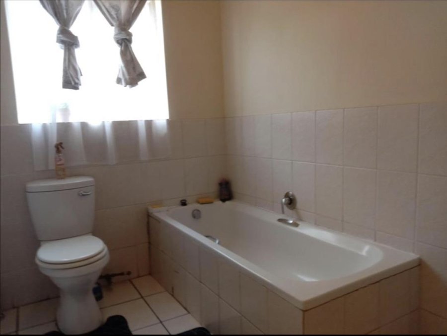 2 Bedroom Property for Sale in Noordwyk Gauteng