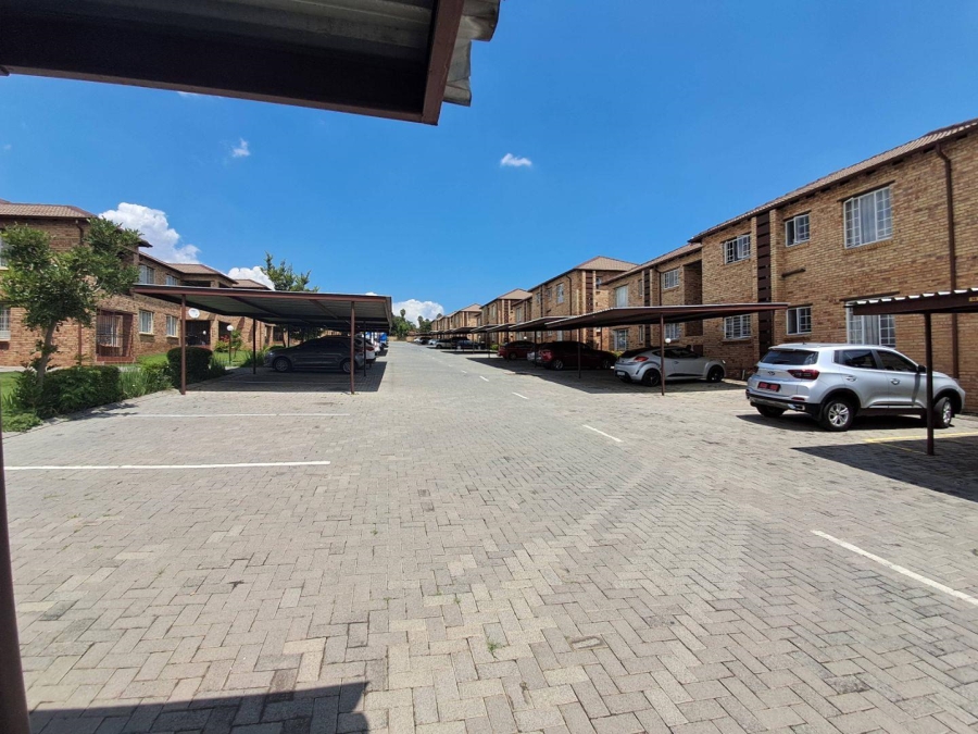 2 Bedroom Property for Sale in Noordwyk Gauteng
