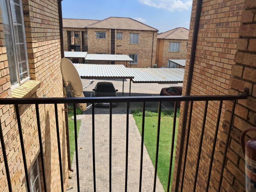2 Bedroom Property for Sale in Noordwyk Gauteng