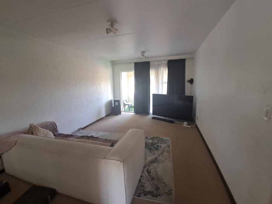 To Let 2 Bedroom Property for Rent in Vorna Valley Gauteng