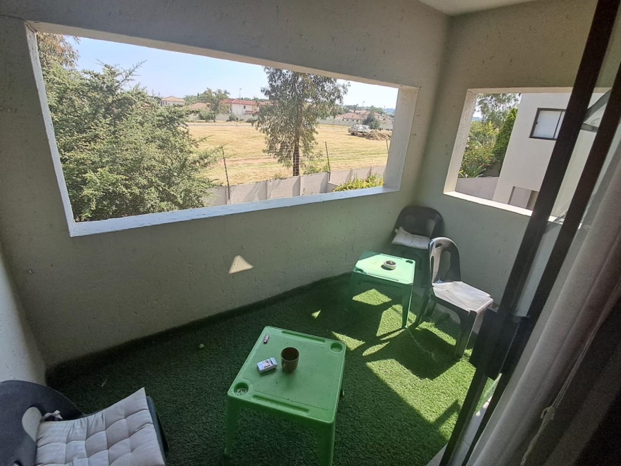 To Let 2 Bedroom Property for Rent in Vorna Valley Gauteng