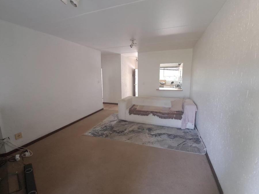 To Let 2 Bedroom Property for Rent in Vorna Valley Gauteng