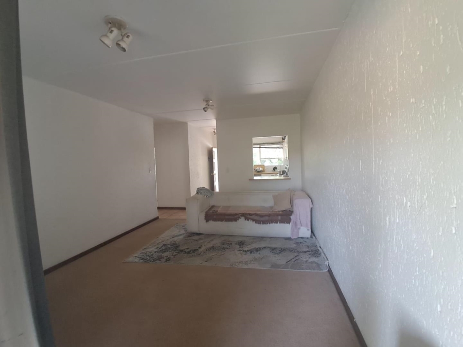 To Let 2 Bedroom Property for Rent in Vorna Valley Gauteng