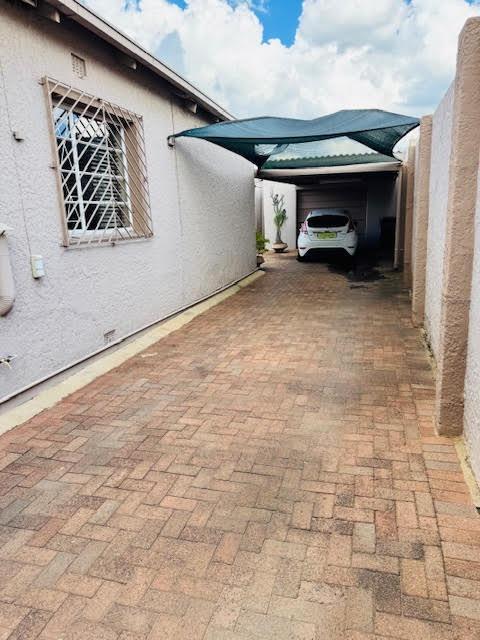 4 Bedroom Property for Sale in Regents Park Gauteng