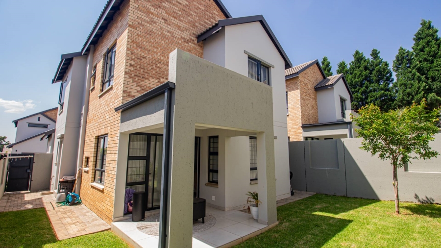 To Let 3 Bedroom Property for Rent in Fourways Gauteng