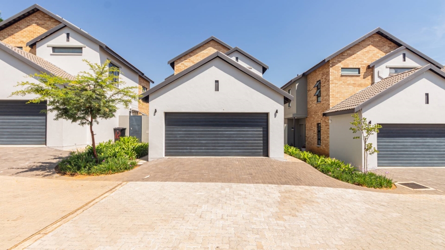 To Let 3 Bedroom Property for Rent in Fourways Gauteng
