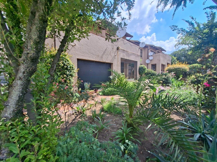 2 Bedroom Property for Sale in Buccleuch Gauteng