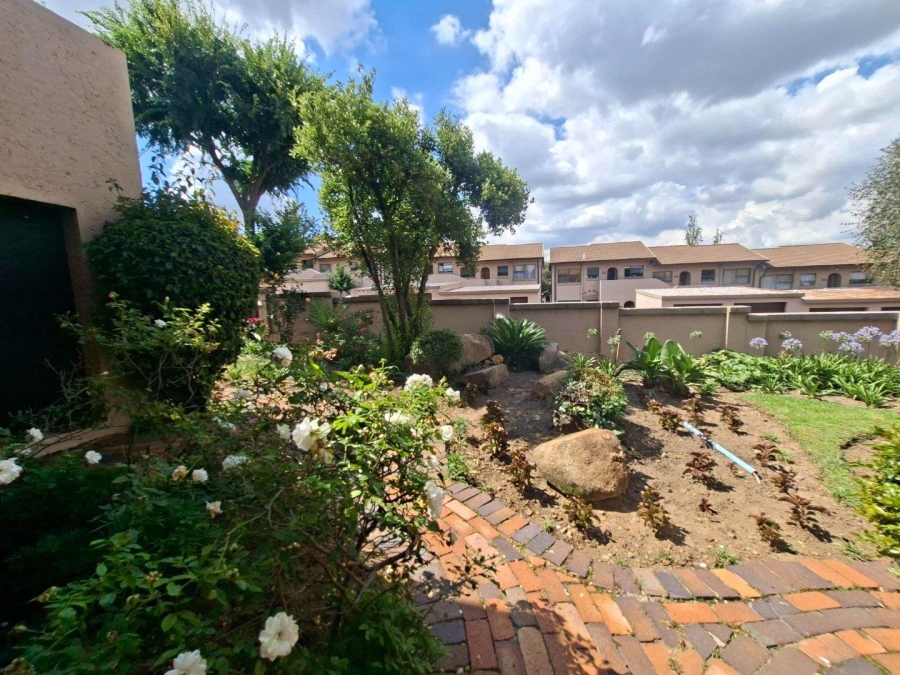 2 Bedroom Property for Sale in Buccleuch Gauteng