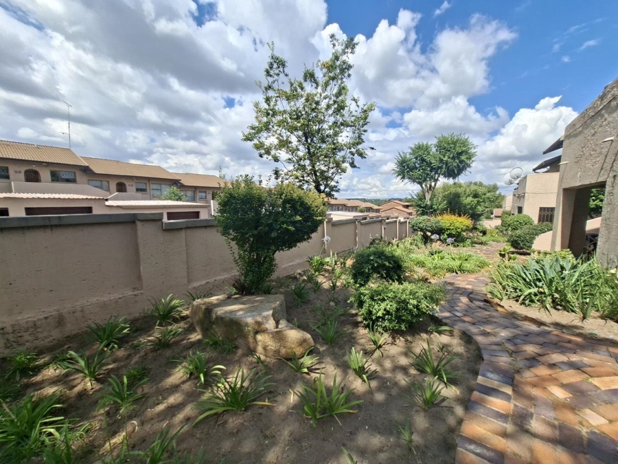 2 Bedroom Property for Sale in Buccleuch Gauteng