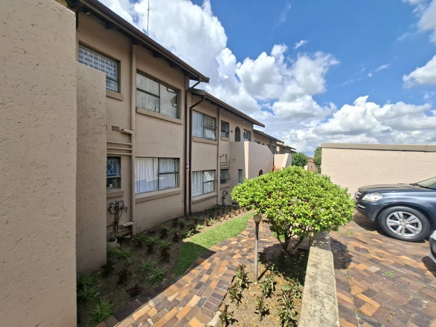 2 Bedroom Property for Sale in Buccleuch Gauteng