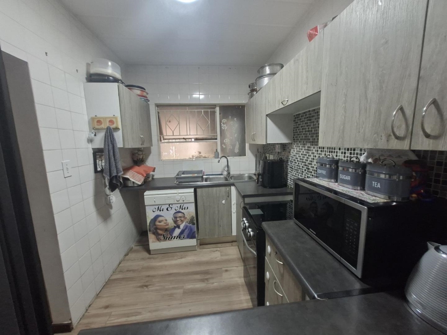 2 Bedroom Property for Sale in Buccleuch Gauteng