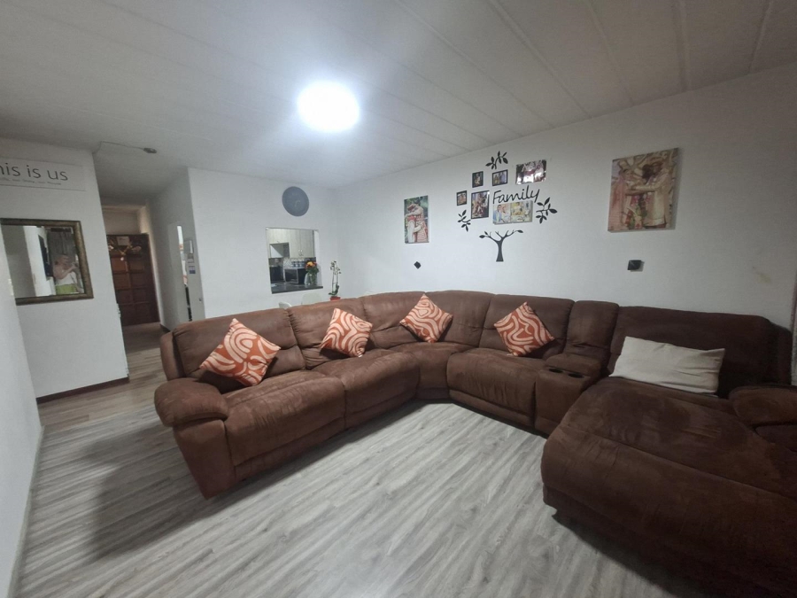 2 Bedroom Property for Sale in Buccleuch Gauteng