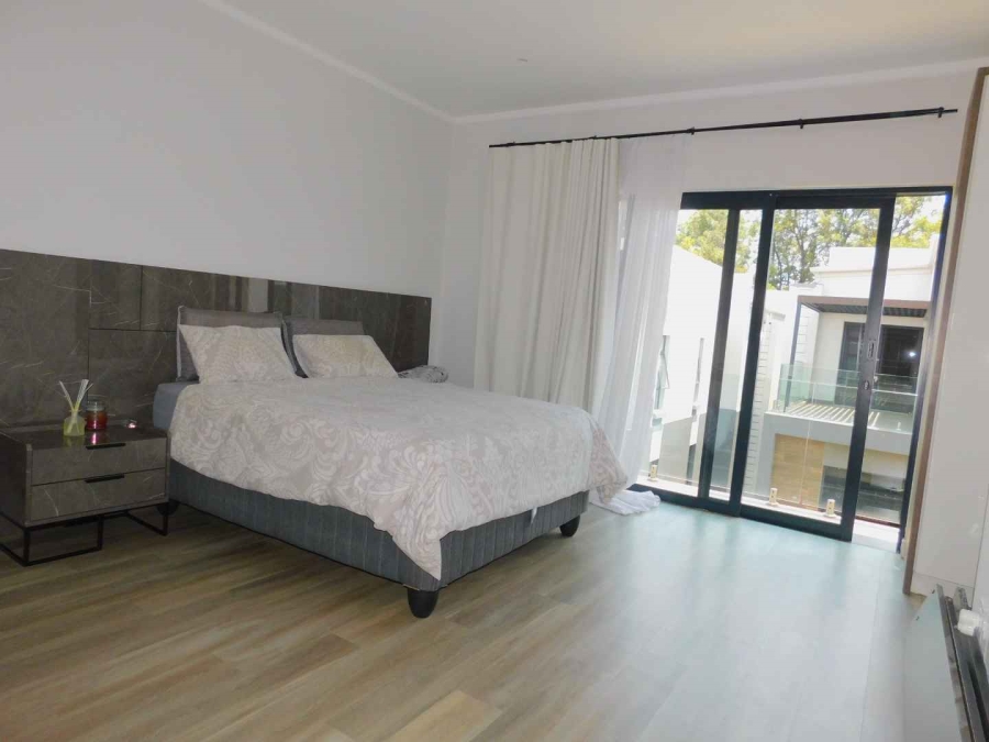 To Let 4 Bedroom Property for Rent in Bryanston Gauteng