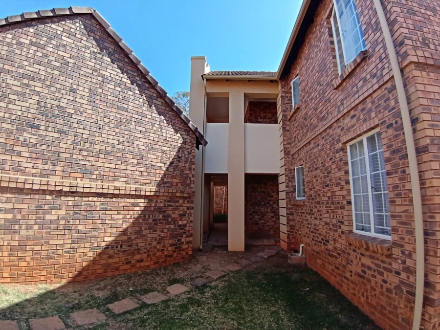 To Let 2 Bedroom Property for Rent in Olympus AH Gauteng