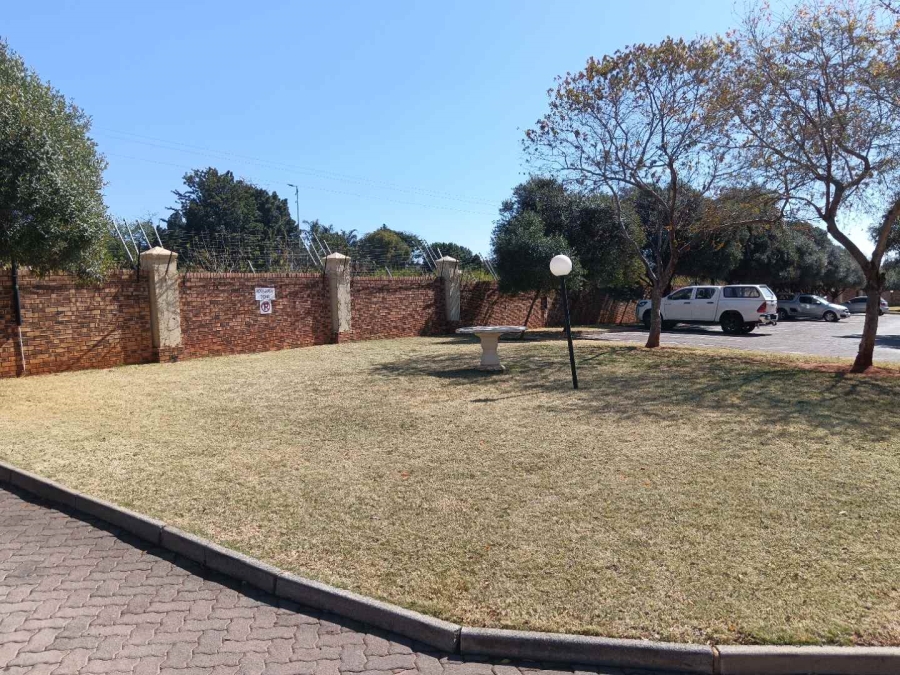 To Let 2 Bedroom Property for Rent in Olympus AH Gauteng