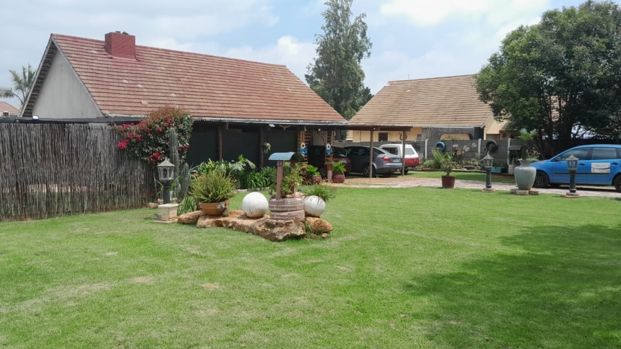 3 Bedroom Property for Sale in Rhodesfield Gauteng