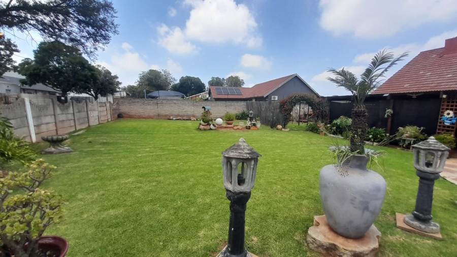 3 Bedroom Property for Sale in Rhodesfield Gauteng