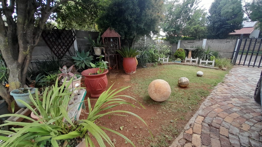 3 Bedroom Property for Sale in Rhodesfield Gauteng