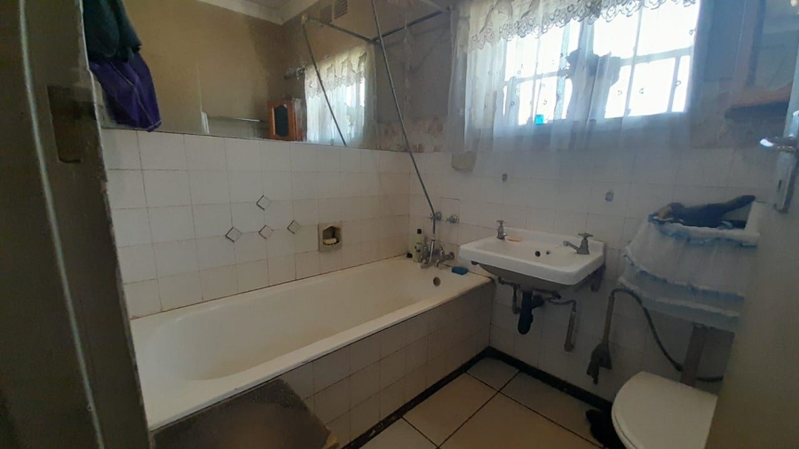 3 Bedroom Property for Sale in Rhodesfield Gauteng