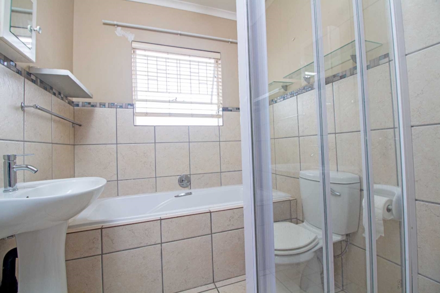 3 Bedroom Property for Sale in Wilgeheuwel Gauteng