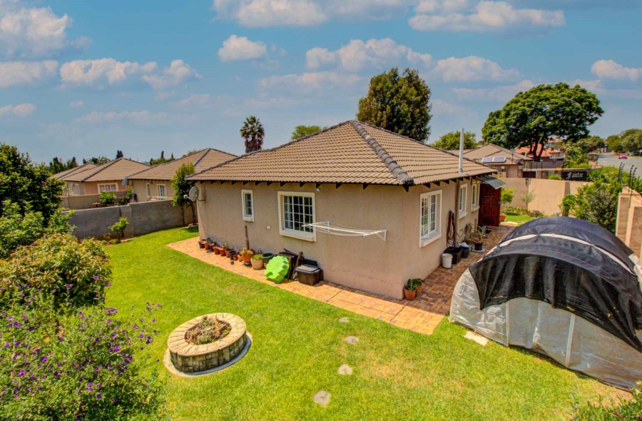 3 Bedroom Property for Sale in Honeydew Manor Gauteng