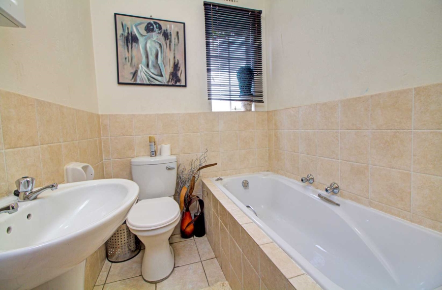 2 Bedroom Property for Sale in Strubensvallei Gauteng