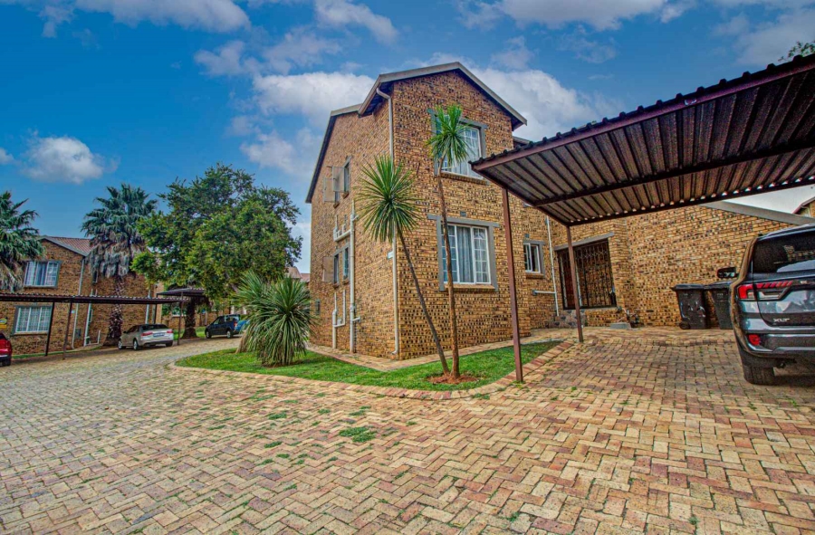 2 Bedroom Property for Sale in Strubensvallei Gauteng