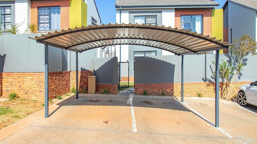 3 Bedroom Property for Sale in Rooihuiskraal North Gauteng