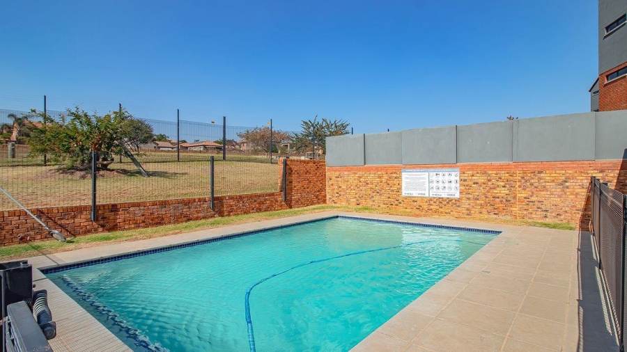 3 Bedroom Property for Sale in Rooihuiskraal North Gauteng