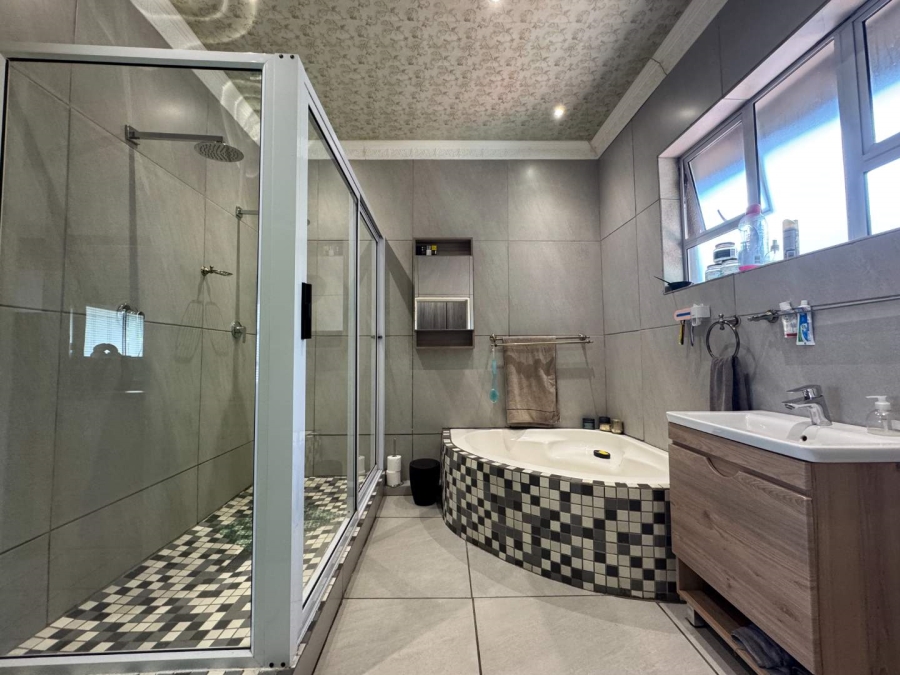 4 Bedroom Property for Sale in Brackendowns Gauteng