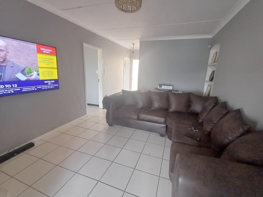 1 Bedroom Property for Sale in Fontainebleau Gauteng