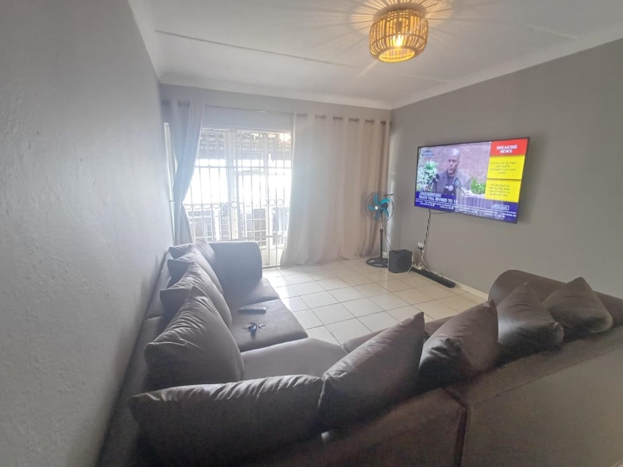 1 Bedroom Property for Sale in Fontainebleau Gauteng