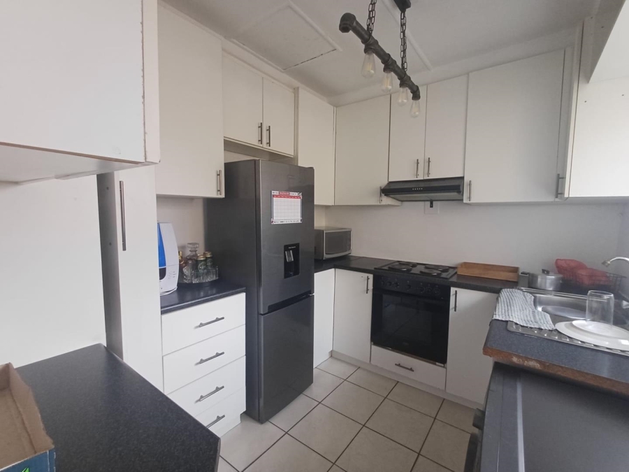 1 Bedroom Property for Sale in Fontainebleau Gauteng