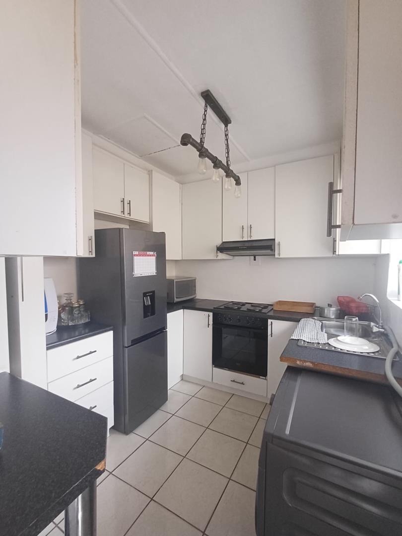 1 Bedroom Property for Sale in Fontainebleau Gauteng