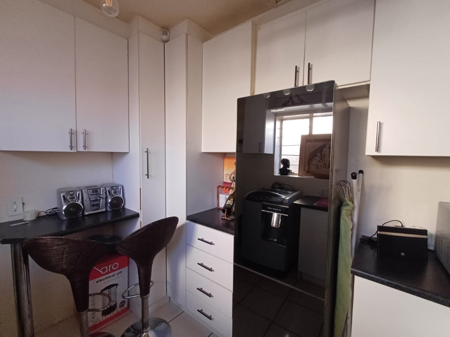 1 Bedroom Property for Sale in Fontainebleau Gauteng