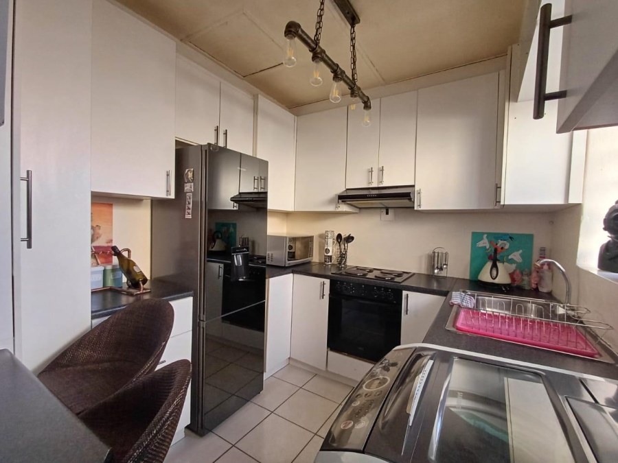 1 Bedroom Property for Sale in Fontainebleau Gauteng