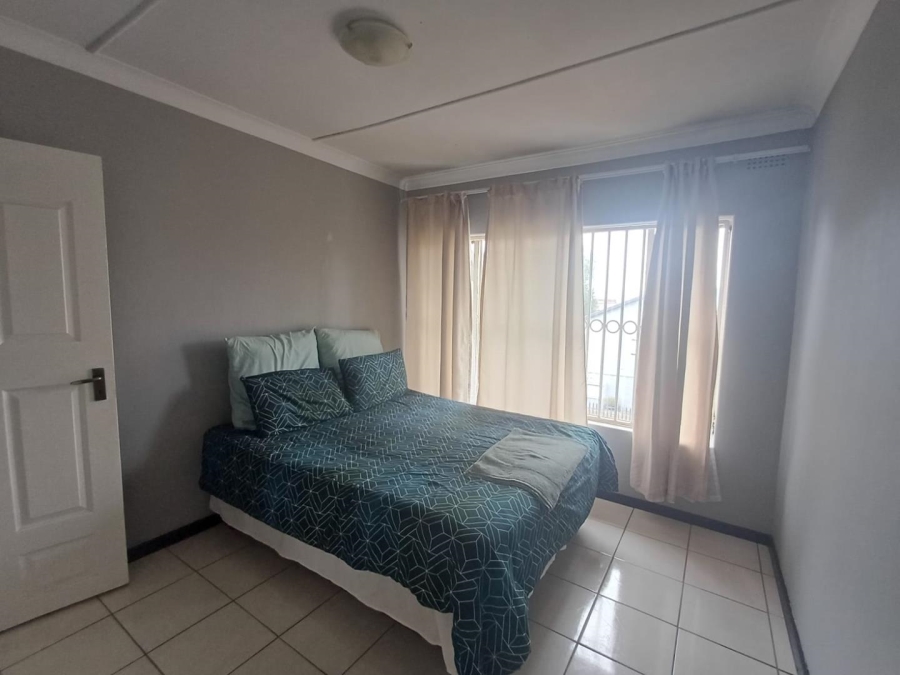 1 Bedroom Property for Sale in Fontainebleau Gauteng